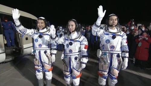 چین ۳ فضانورد دیگر به فضا فرستاد