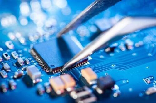 سال آینده به نخستین حامی مالی صنایع پیشرفته تبدیل  می شویم