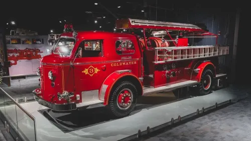 فروش ماشین های آتش نشانی با قدمت ۱۰۰ ساله